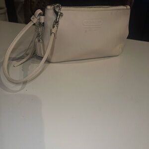 Vintage Ivory Zip Coach Leather Wristlet Wallet Clutch